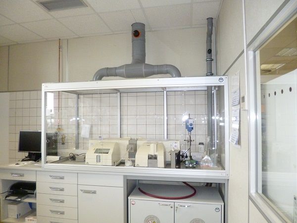 IKS Kunststoffbau Sonderbauteile Lüftungsbau Laboreinhausung Polycarbonat